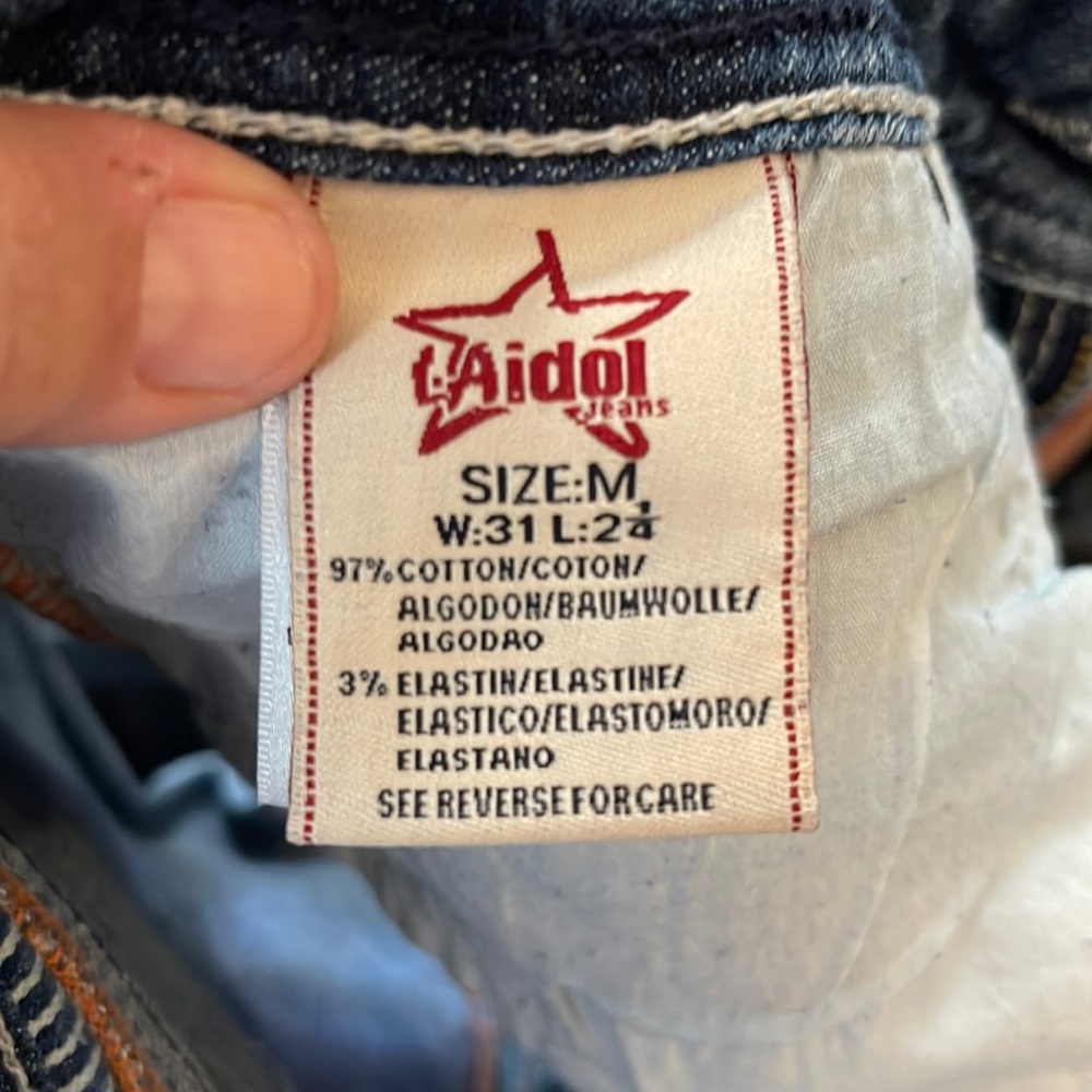 Jean shorts girls !